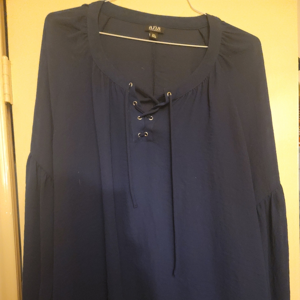 Ana 2xl blue pheasant sleeve and ruffle bottom